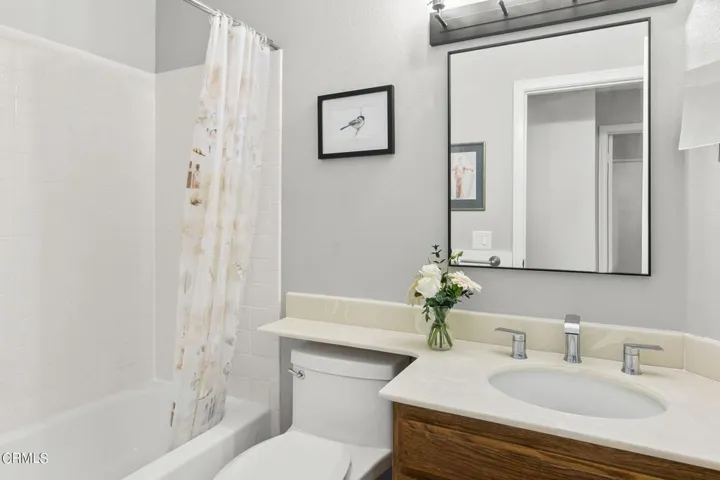 33-web-or-mls-UpMarketMedia1684San-123