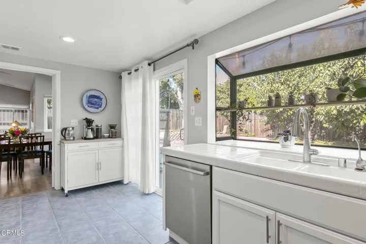 23-web-or-mls-UpMarketMedia1684San-102