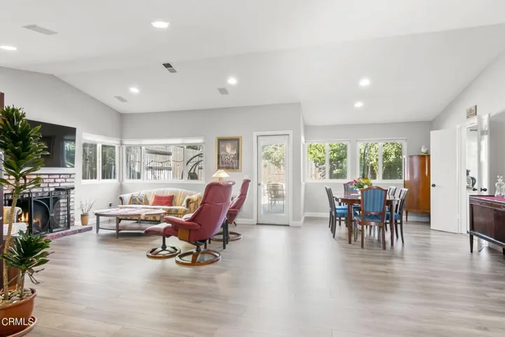 8-web-or-mls-UpMarketMedia1684San-021