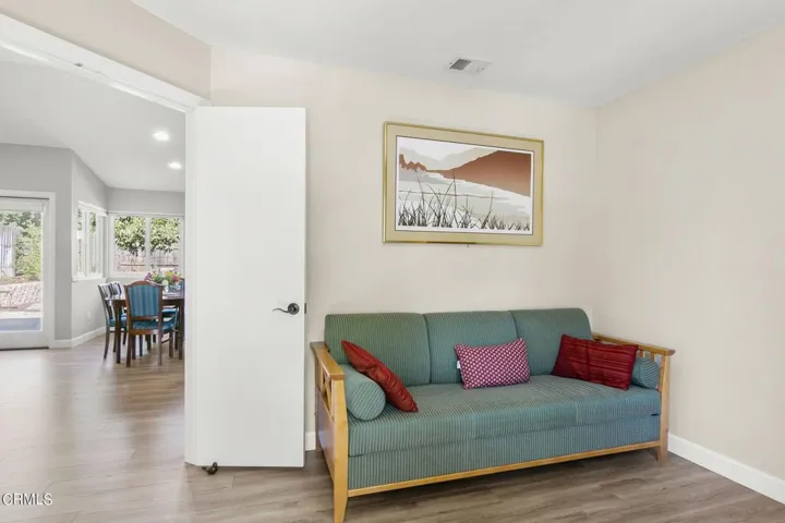 25-web-or-mls-UpMarketMedia1684San-063