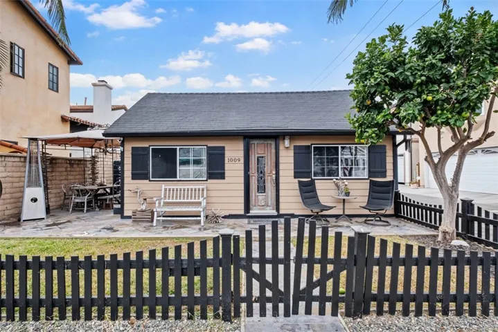 1009 Pecan Avenue, Huntington Beach, California 92648