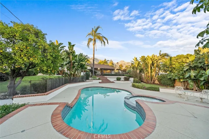 Pool & Spa