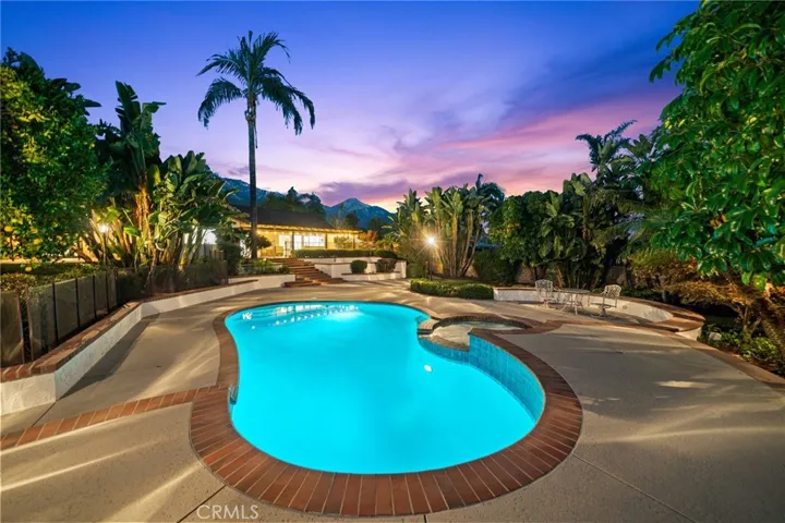 Twilight Pool & Spa