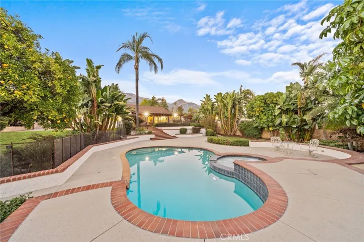 Pool & Spa