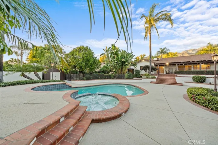 Pool & Spa