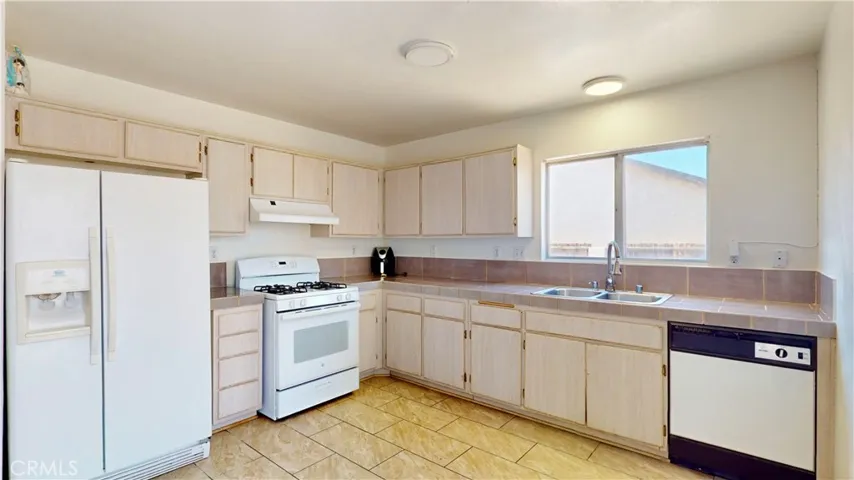 10444 Peach Court, Adelanto, California 92301