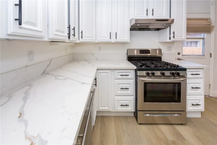 15556 kitchen view 3