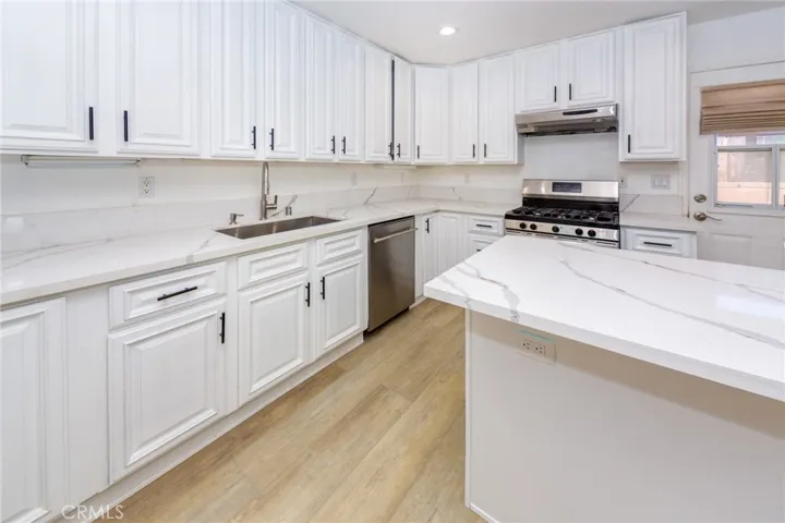 15556 kitchen view 2