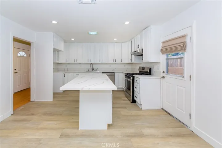 15556 kitchen view 1