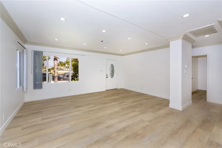 15556 family room