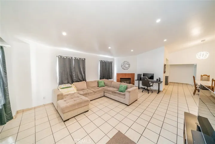 8982 Carob Drive, Fontana, California 92335