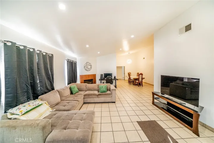 8982 Carob Drive, Fontana, California 92335
