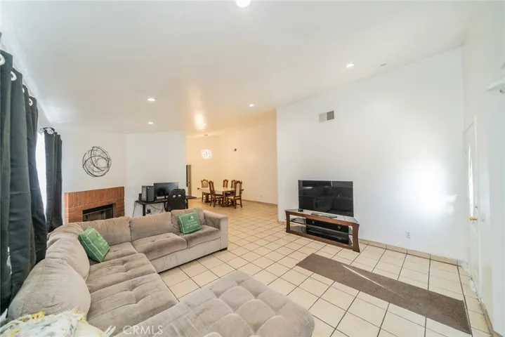 8982 Carob Drive, Fontana, California 92335
