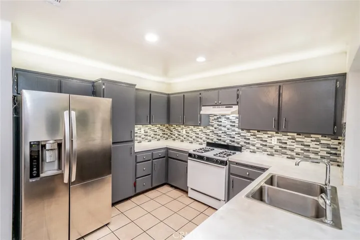 8982 Carob Drive, Fontana, California 92335