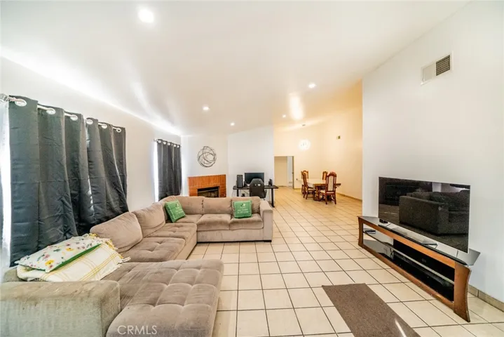 8982 Carob Drive, Fontana, California 92335