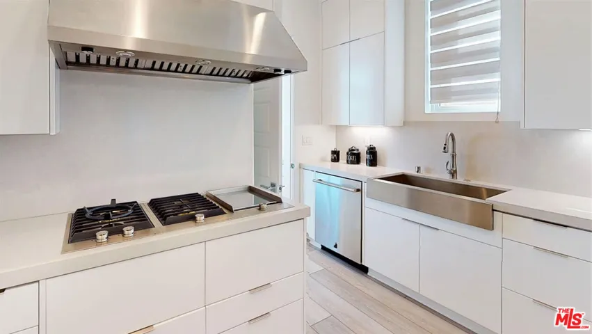 20254 Willoughby Lane, Porter Ranch, California 91326
