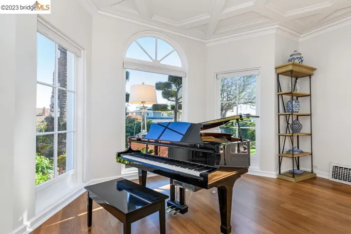 720 Palmera Ct, Alameda, California 94501