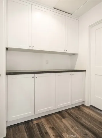 Upper Unit B - Hallway