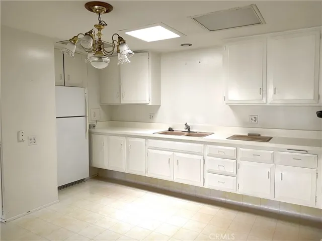 13741 Annandale Drive, M1-18i, Seal Beach, California 90740