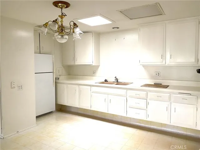 13741 Annandale Drive, M1-18i, Seal Beach, California 90740