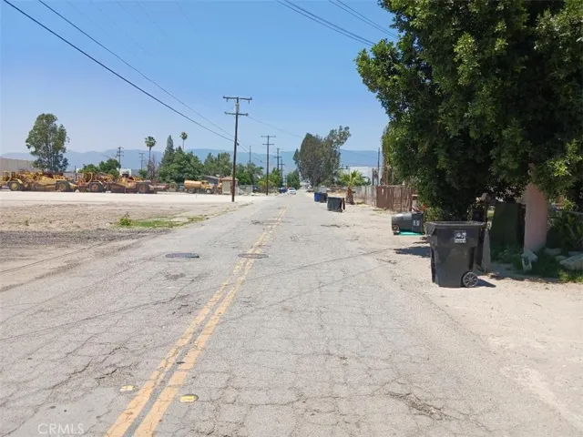 Looking North on Lincoln Ave.