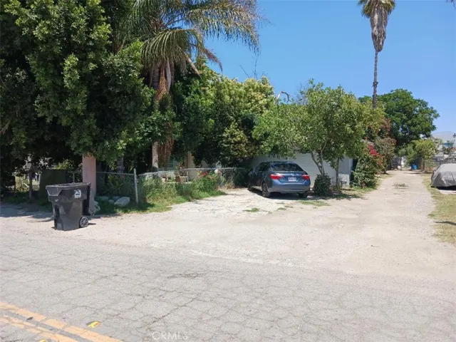 Side driveway to garage and driveway to back.