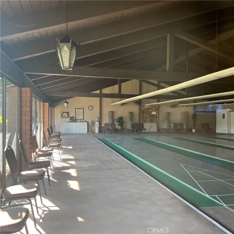 Shuffle board