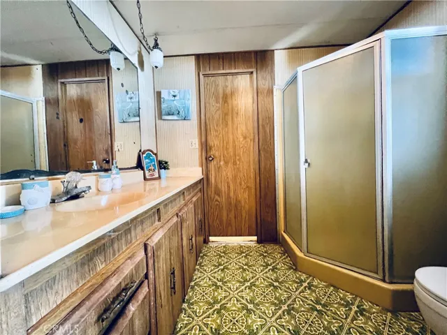 2nd Bathroom - view 1