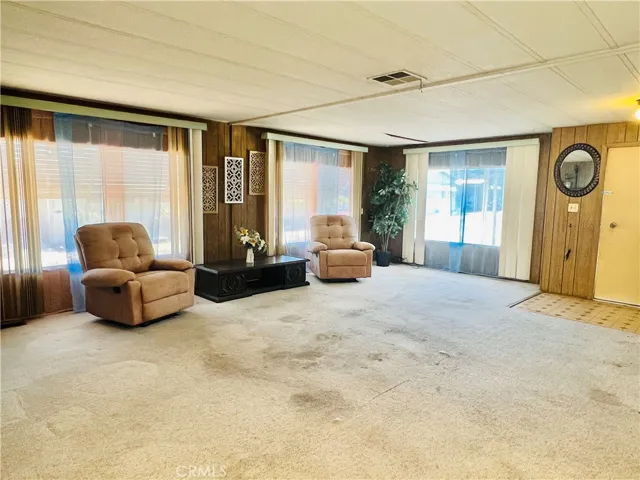 Living room - view 3