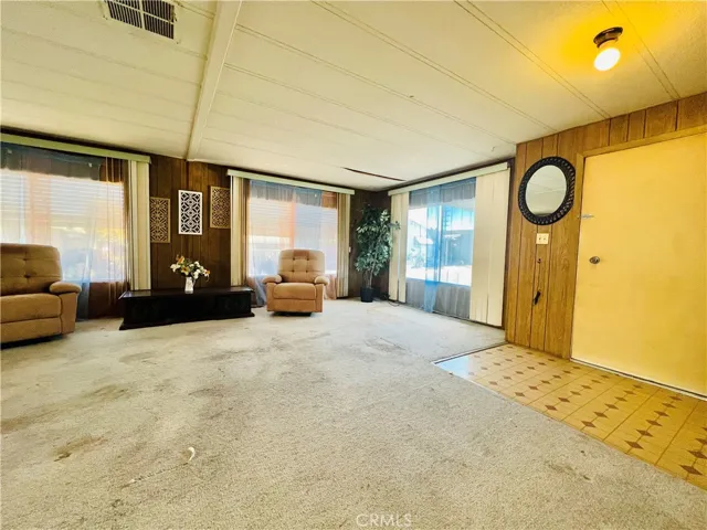 Living room - view 2