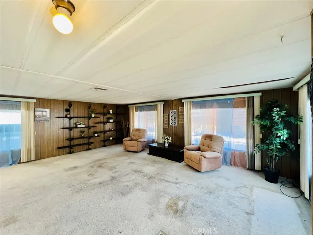 Living room - view 4