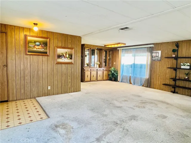 Living room - view 8