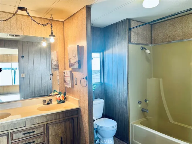 Master bathroom - view 1