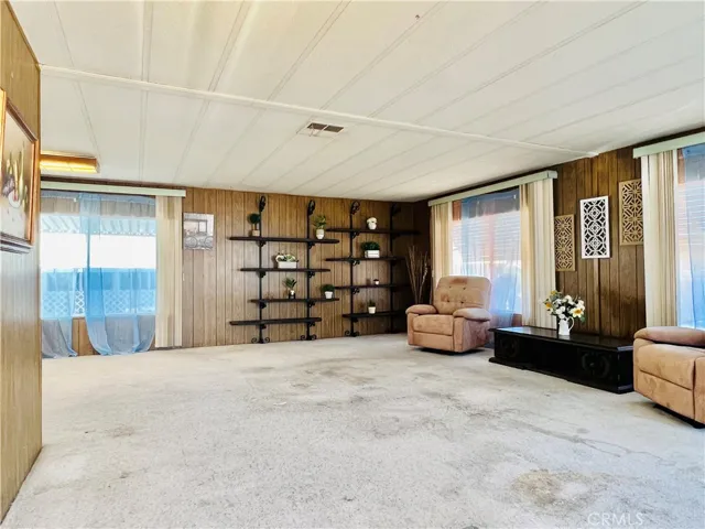Living room - view 5