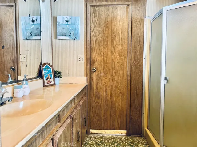 2nd Bathroom - view 2