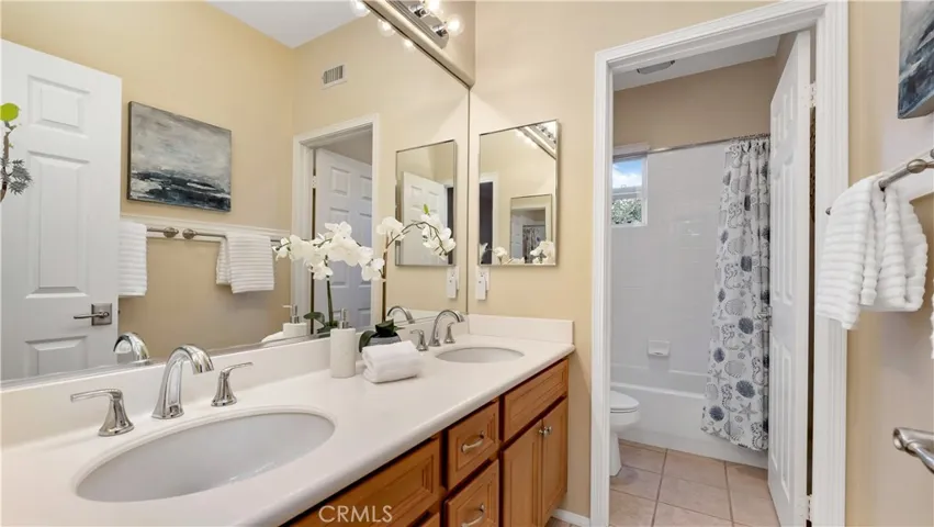 1557 Amberleaf, Costa Mesa, California 92626