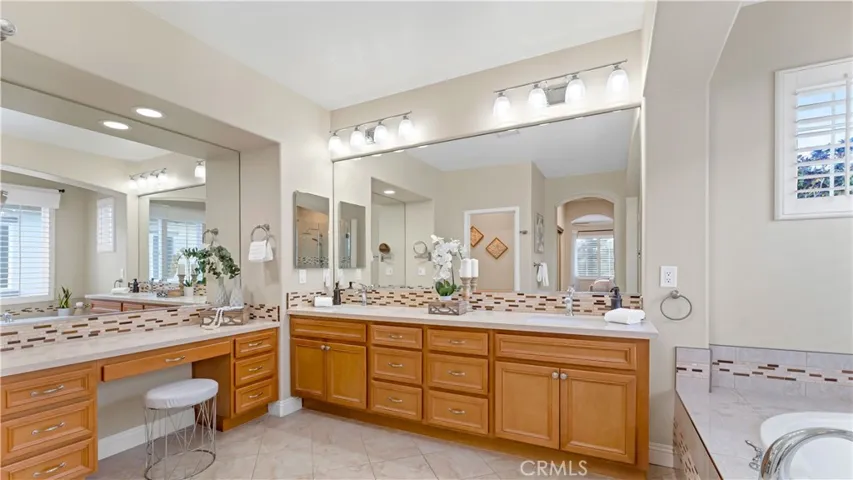 1557 Amberleaf, Costa Mesa, California 92626