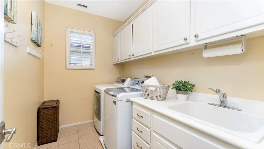 1557 Amberleaf, Costa Mesa, California 92626