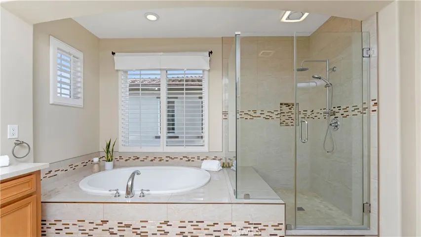 1557 Amberleaf, Costa Mesa, California 92626