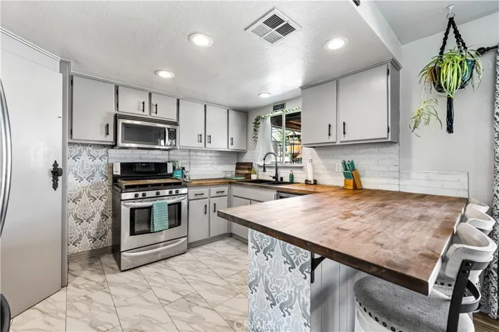 15715 E Avenue Q1, Palmdale, California 93591