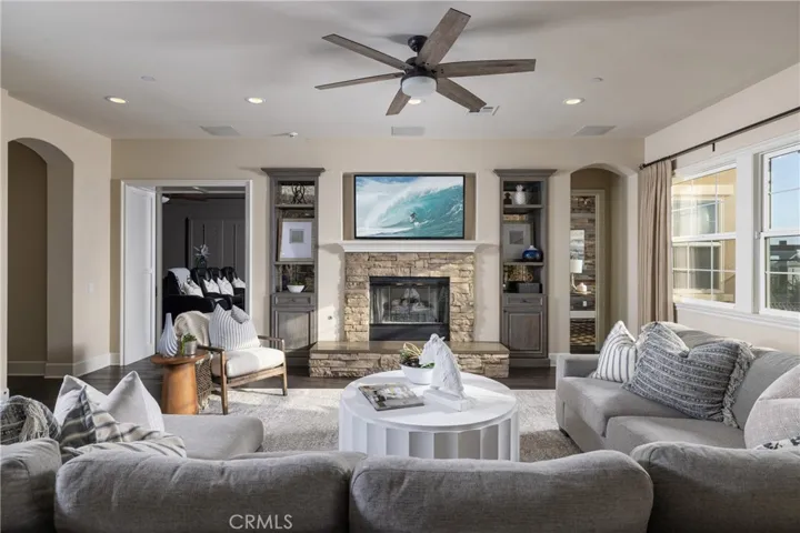 4692 Oceanridge Drive, Huntington Beach, California 92649