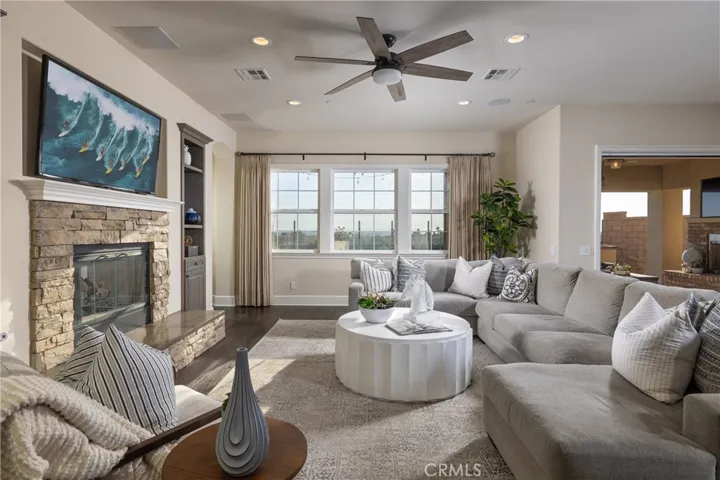 4692 Oceanridge Drive, Huntington Beach, California 92649