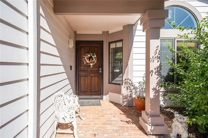 25424 Hampton Place, Saugus, California 91350