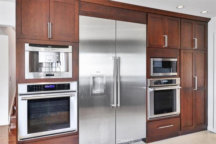 19451 Surfdale Lane, Huntington Beach, California 92648