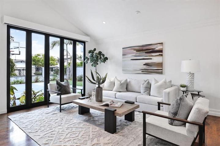 19451 Surfdale Lane, Huntington Beach, California 92648