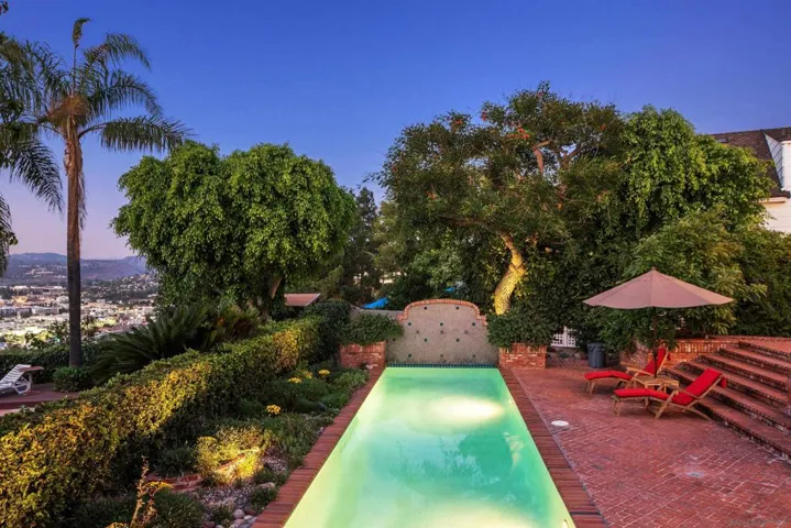 Swimming Pool/Hot Tub/Sauna