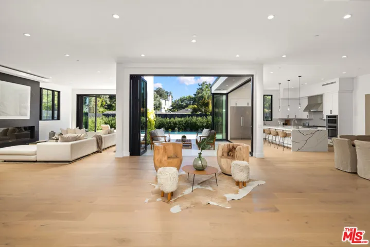 13106 Pontoon Place, Los Angeles, California 90049
