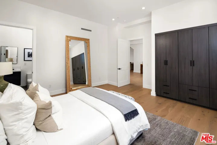 13106 Pontoon Place, Los Angeles, California 90049