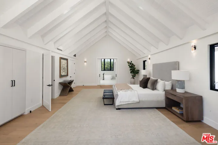13106 Pontoon Place, Los Angeles, California 90049