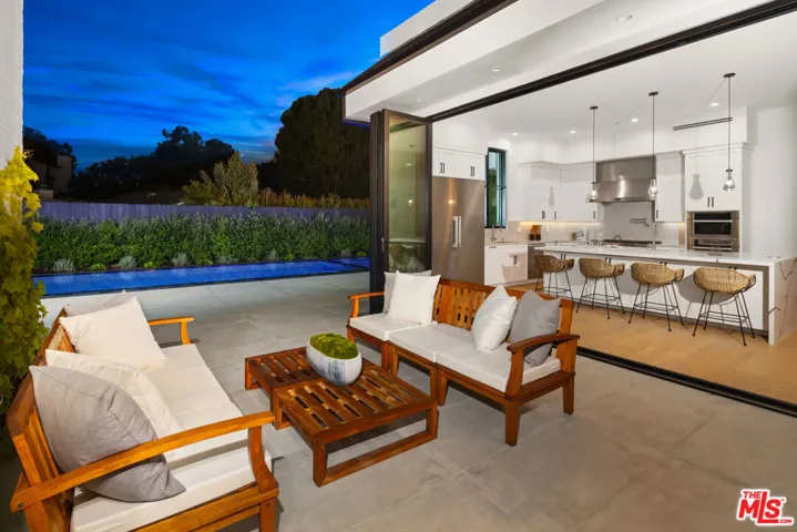 13106 Pontoon Place, Los Angeles, California 90049